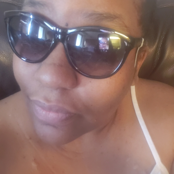 Kate Spade black sunglasses - Picture 3 of 3